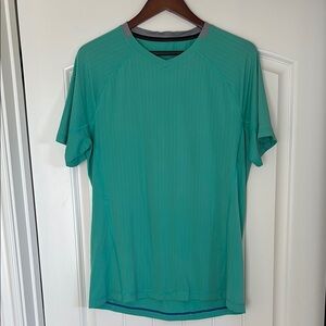 Lululemon Performance Mint Green Short Sleeve Workout Gym Vneck Tshirt Mens‎ XL